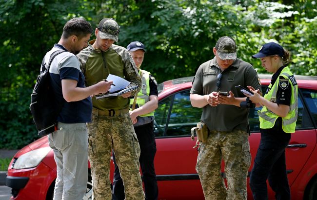 Що обов'язково треба зробити, якщо вас зупиняє ТЦК