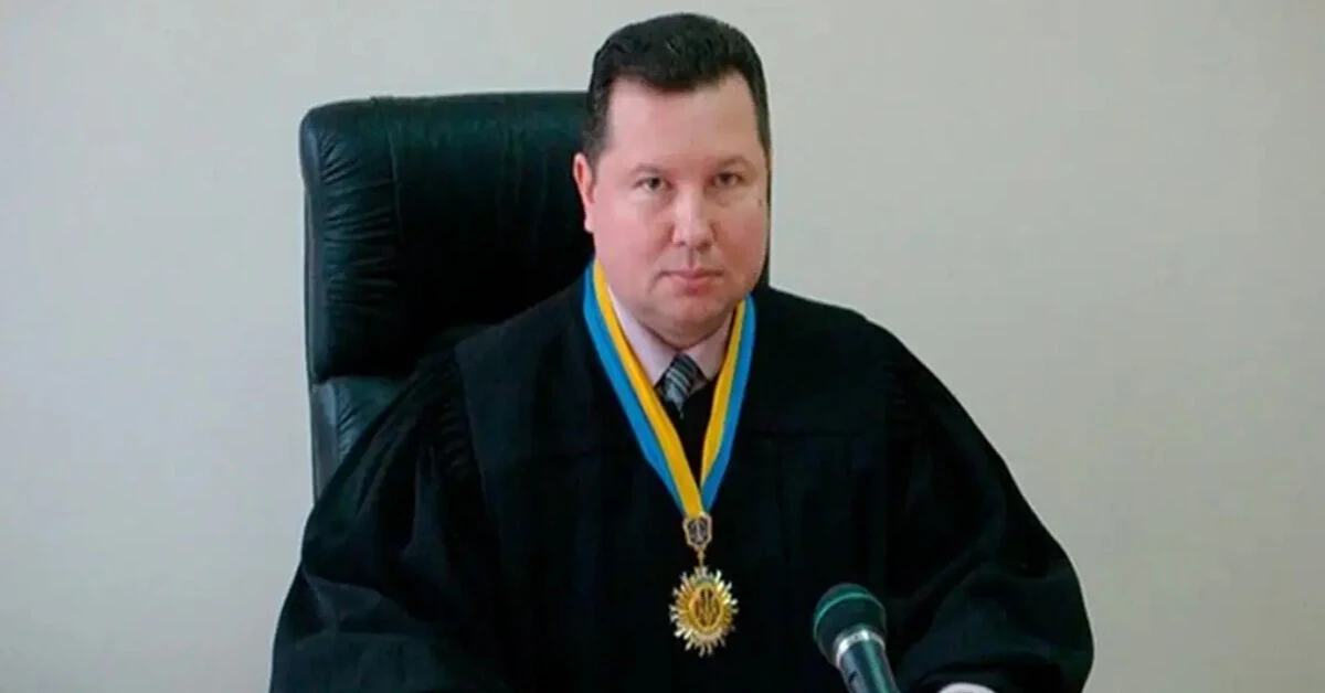 Суддя Павла Доброва з Одещини, який отримав 7 років вʼязниці за 1300 доларів хабара, тікав від НАБУ і начебто сховав гроші