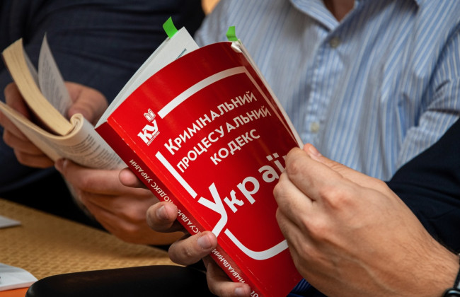 Закриття справ через строки хочуть скасувати: як реформа КПК змінить роботу адвокатів та прокурорів