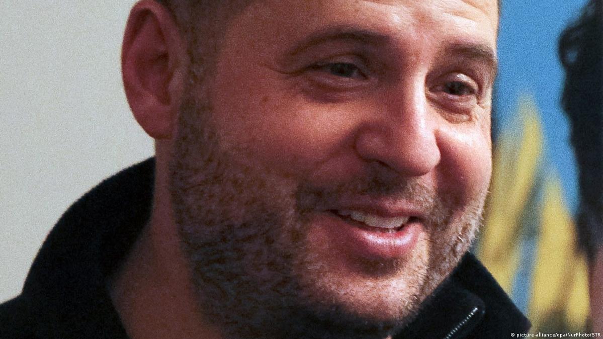 Як і Медведчук....Андрій Єрмак замість фронту поновив право на адвокатську діяльність