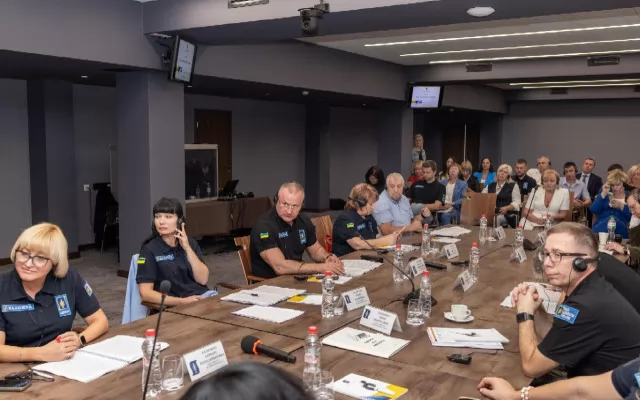 Українські адвокати носитимуть іменні футболки, щоб ідентифікувати себе під час слідчих дій - 2f18c55ba82efa7df535afa74f09ccc9.webp