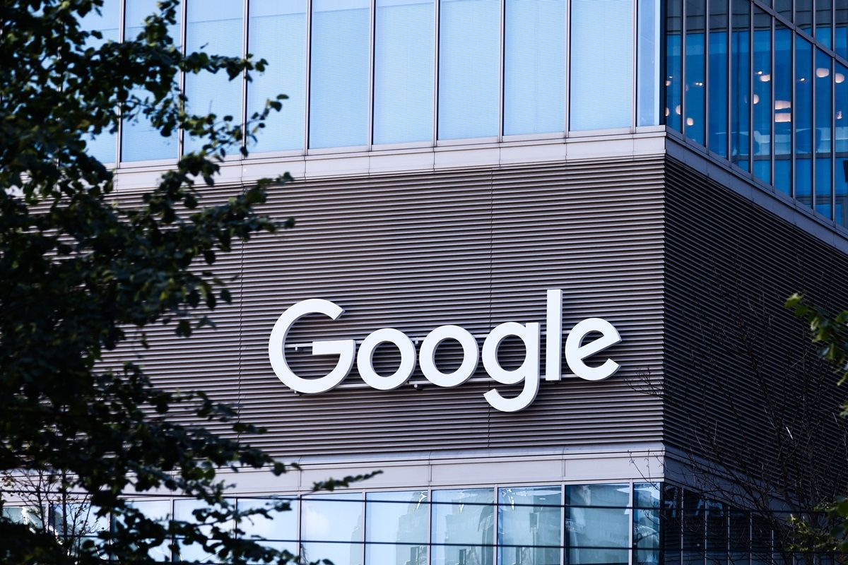 Єврокомісія оштрафувала Google майже на мільярд євро