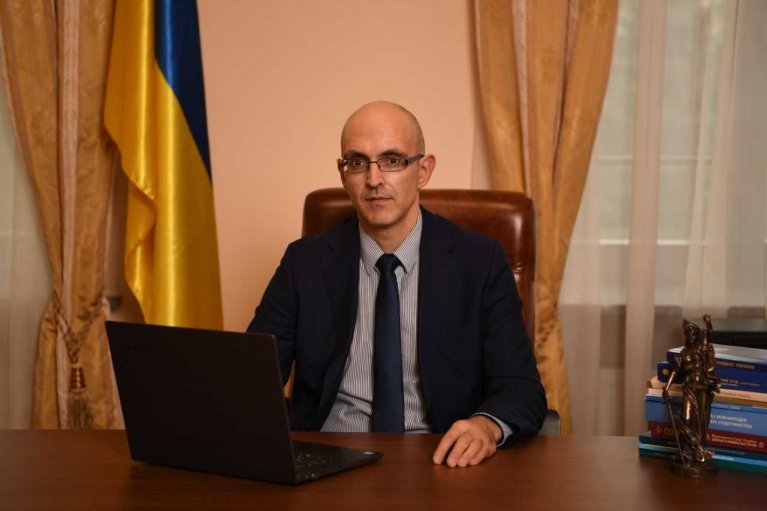 Монографії, статті, тези — і жодного дійсно нового відкриття. Чи є юриспруденція наукою? І що вбиває те справжнє, що в ній ще залишилося?