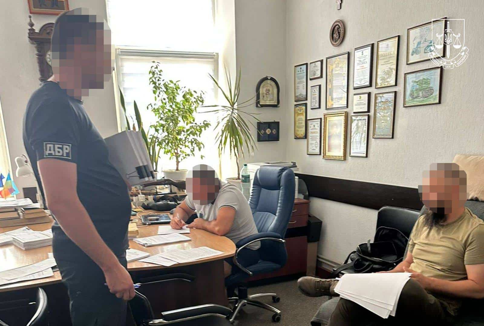 Суддя Сергій Ліпчанський. За сумнівними рішеннями Марʼїнського суду з України виїхали 46 чоловіків - 8d12eb5ced4692c9fc598edc0cbbbcd6.jpeg