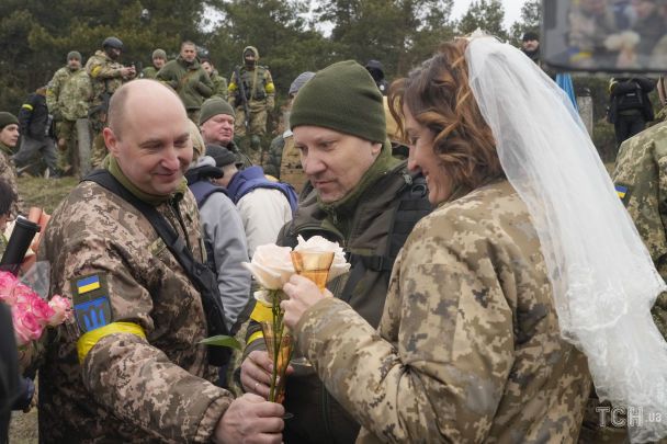 Як вийти заміж за військовослужбовця за допомогою сервісу «Шлюб за добу»