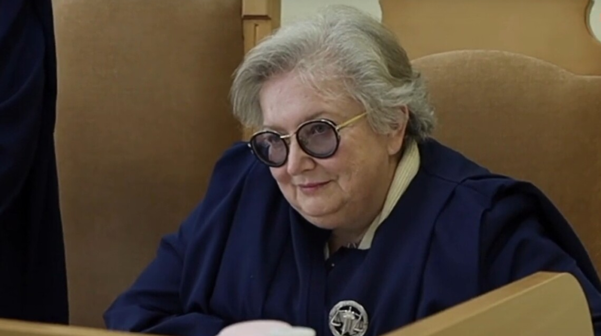 Суддю Кропивну, яка придбала будиночок у Козині, відсторонили від посади - b01a86f702a4c811a602ba7f350d5c16.png