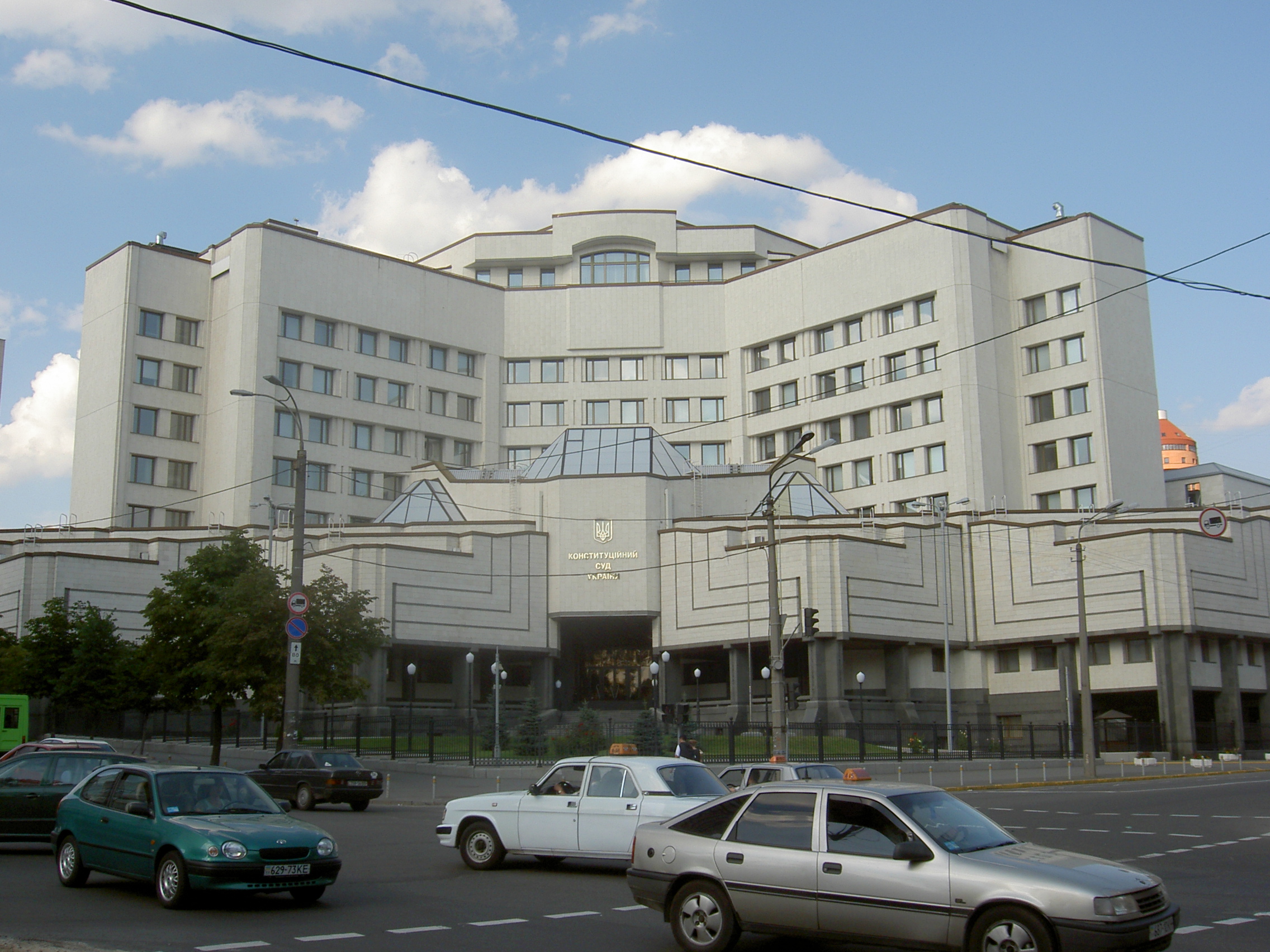 КСУ встановив нові стандарти для слідчих суддів: застава — це не викуп і не кримінальне покарання (Рішення № 9-р(ІІ)/2026)