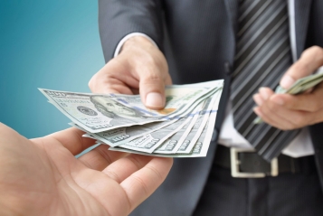 Антикоррупционную реформу откатывают назад. КСУ признал статью о незаконном обогащении неконституционной – опубликовано решение - tn1_f3aa8d27bba6ca14bd4011e835c63e15_5f998b4dc1591.jpg