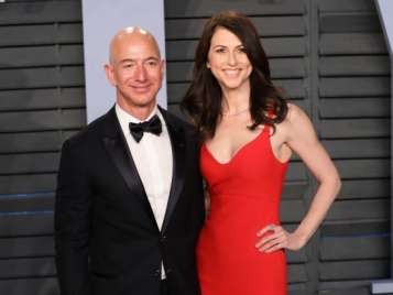  Развод Джеффа и Маккензи Безосов: что получила бывшая супруга хозяина Амазона   - tn1_razvod_dgeffa_i_makkenzi_bezosov_chto_poluchila_bivshaya_supruga_hozyaina_amazona_5ca71e978407c.jpg