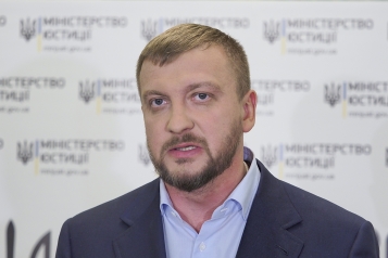 Суд обязал НАБУ открыть производство в отношении министра юстиции Петренко - tn1_sud_obyazal_nabu_otkrit_proizvodstvo_v_otnoshenii_ministra_yustitsii_petrenko_5b9b65baec006.jpg