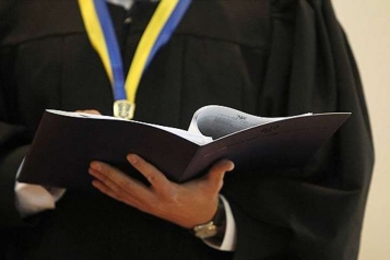 Законника Ігоря Петрика позбавили мантії через позапроцесуальні відносини зі стороною - tn1_zakonnika_igorya_petrika_pozbavili_mantii_cherez_pozaprotsesualni_vidnosini_zi_storonoyu5_5e58f3640c672.jpg