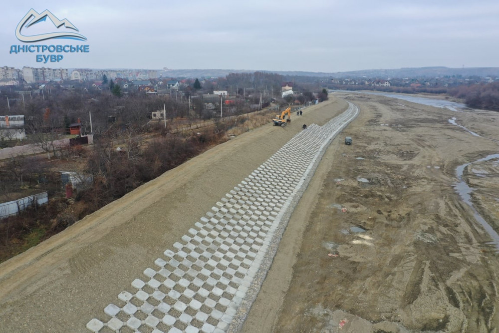 Для будівництво гідротехнічних споруд (водозахисної дамби) необхідно отримати висновок з оцінки впливу на довкілля (КАС ВС справа № 300/2415/23 від 06 травня 2024 року)