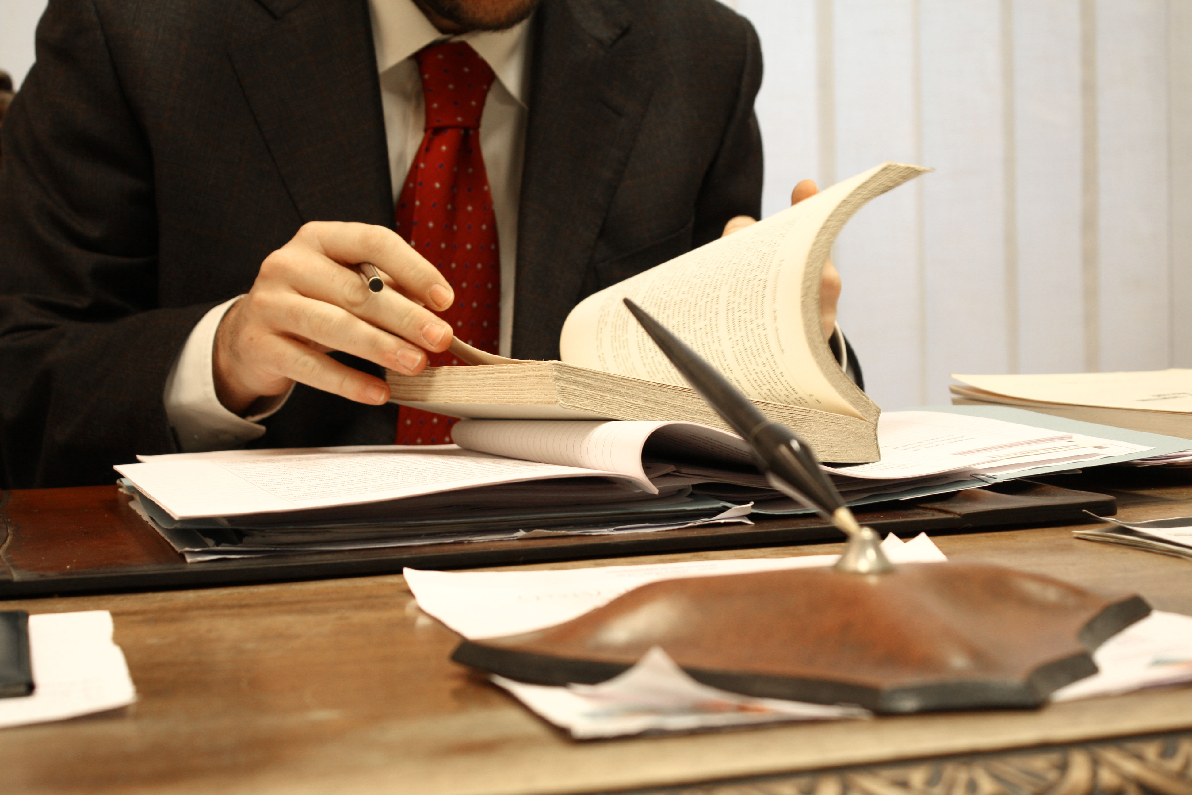 внесение изменений и исправлений в нотариальные документы